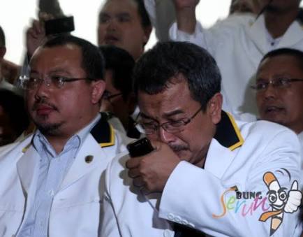 Tangis Kader PKS Aang Dani Rahmawan Pecah : Ust, Bismillah Saya Pilih Jokowi - Ma'ruf Amin Tangis Kader PKS Aang Dani Rahmawan Pecah : Ust, Bismillah Saya Pilih Jokowi - Ma'ruf Amin