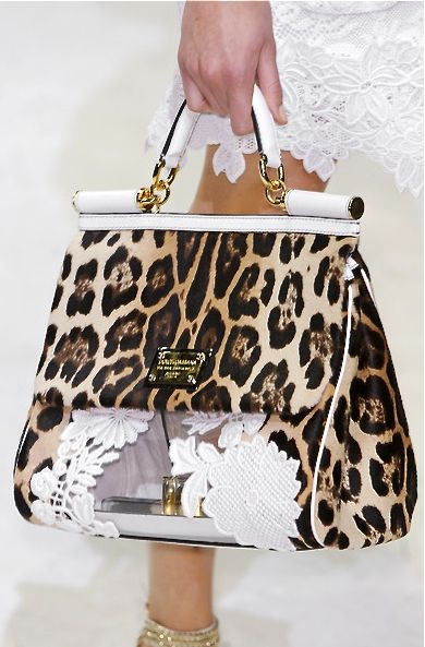 L . Style: Handbag Royalty