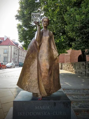 2-Days in Warsaw: Marie Curie Statue in Warsaw, Poland