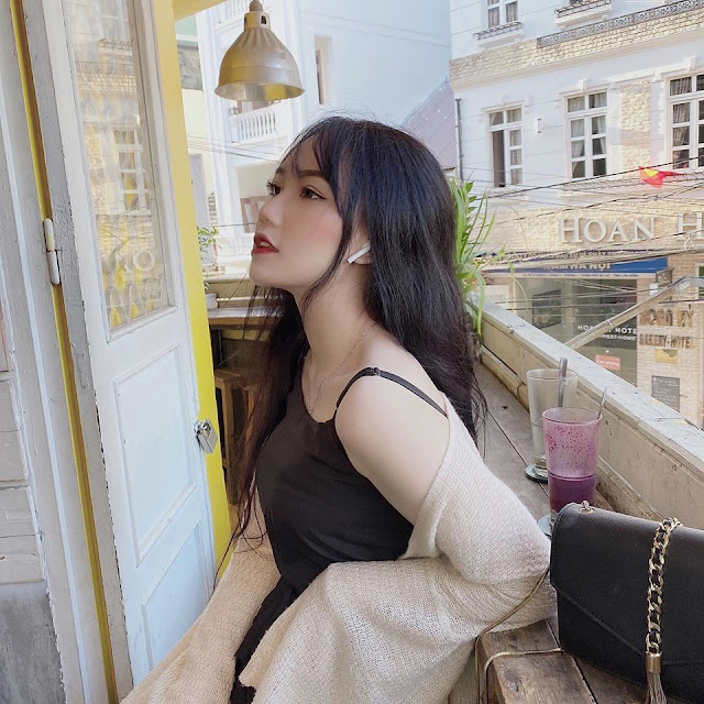 Trúc Quỳnh - Thằng bờm thích nắm xôi,còn anh thích nắm tay tôi chứ gì? Trúc Quỳnh - Thằng bờm thích nắm xôi,còn anh thích nắm tay tôi chứ gì?