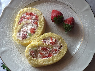 rotolo alle fragole e kiwi