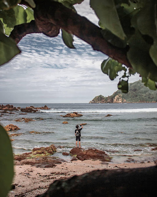 Paket wisata jogja - Pantai wediombo Gunungkidul Yogyakarta