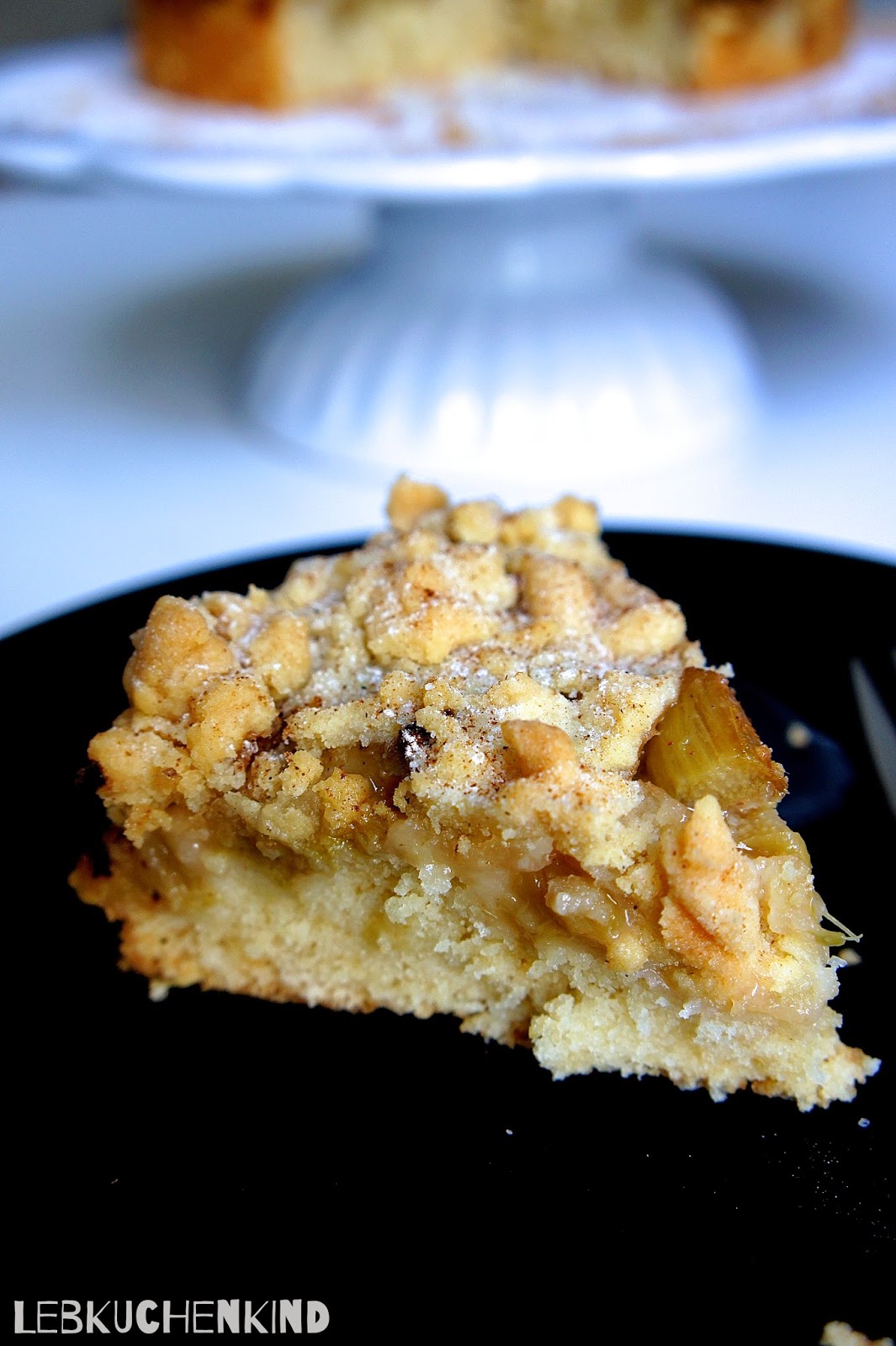 Lebkuchenkind: Veganer Rhabarber-Streusel-Kuchen Lebkuchenkind: Veganer Rhabarber-Streusel-Kuchen