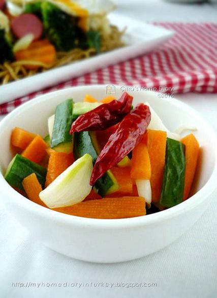 Mie siram capcay / Indonsian style noodle topped with vegetables. #indonesiacuisine #capcay #ifumie #asianfood #indonesian #seafood #chicken #stirfry