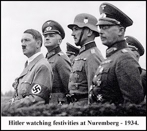 Гитлер наблюдает над торжеством в Нюрнберге - 1934