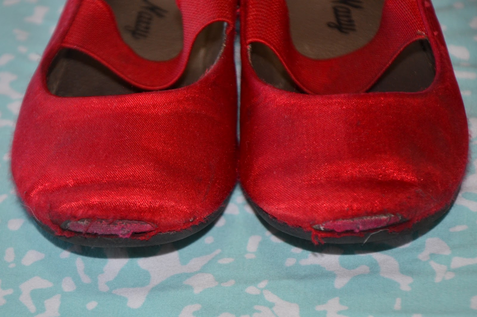 Sparkly Shoes - an Easy Fix to Scuffed Toes | DIY | Before It's News