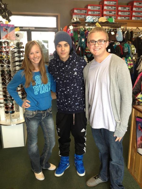 Justin Bieber: Justin Bieber With His Fans on April 8th