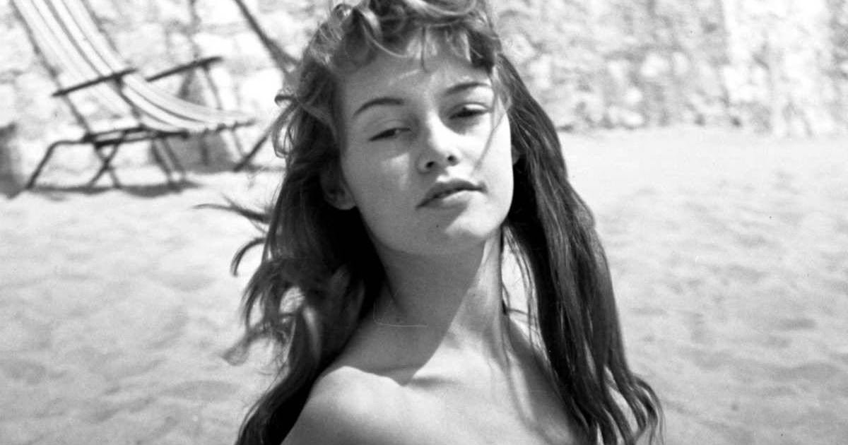 Stunning Photos of 19-Year-Old Brigitte Bardot Donned a Floral Bikini ...