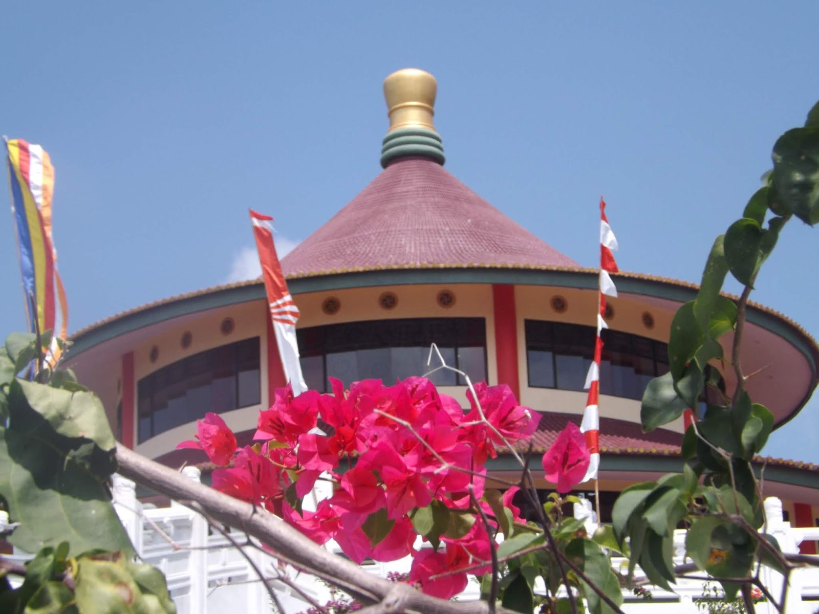 Pagoda Puri Tri Agung, Tempat Wisata keren di Pulau Bangka
