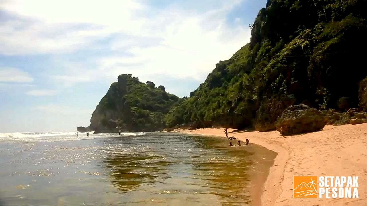 Keindahan Pantai Nguyahan di Gunung Kidul Yogya