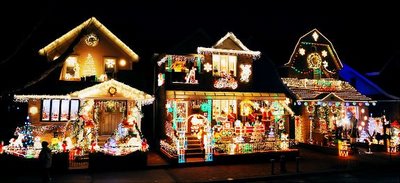 lesbologrinioto: j'aime bien les decoration de noël de brooklyn en