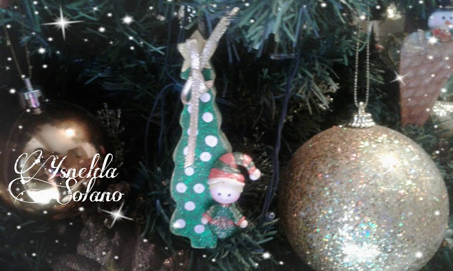 Adornos-para-el-árbol-de-navidad-en-porcelana-fría