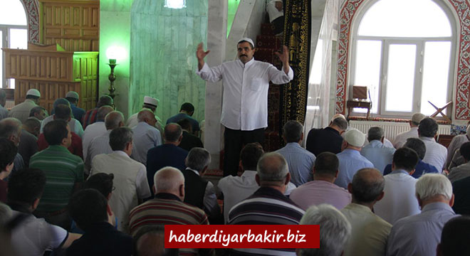 Diyarbakır’da engelliler için işaret diliyle hutbe okutuldu Diyarbakır’da engelliler için işaret diliyle hutbe okutuldu