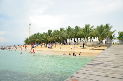 1 http://www.anekawisatabahari.com/, Beras Basah island, is located in Bontang East Borneo hiding its beauty in the ocean. The island preserve the beauty of nature on the island, and the underwater.