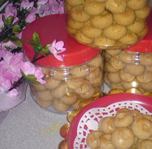 Cooking Pleasure: Melt-in mouth Peanut Cookies - CNY 2013