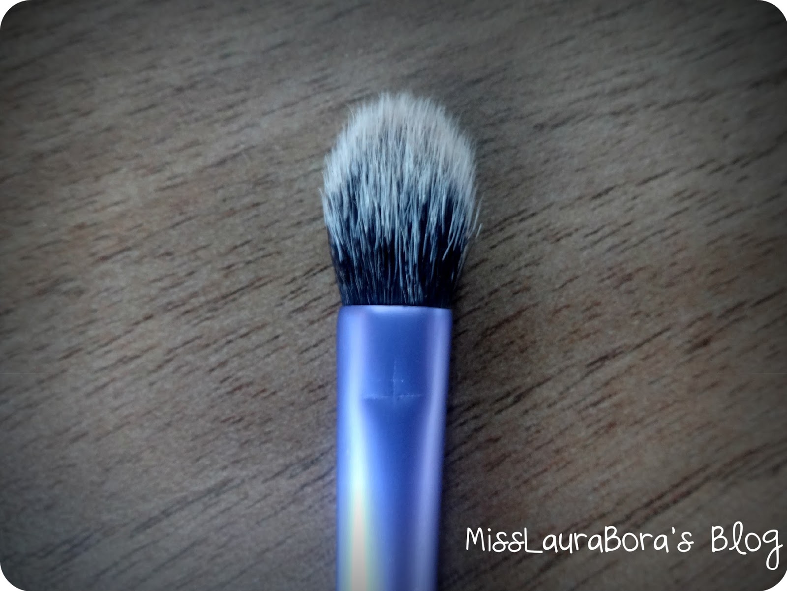 Friday Favourite 16 Real Techniques Base Shadow Brush MissLauraBora