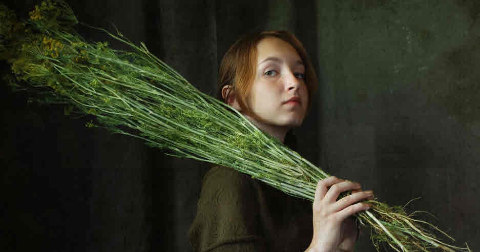 Укроп для женщины. Укроп сорт севен. Укроп для женщины. Чем полезен укроп. Женщина с укропом.