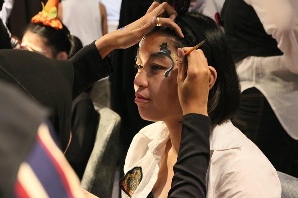 WORDLESS WEDNESDAY LALA FACE PAINTING