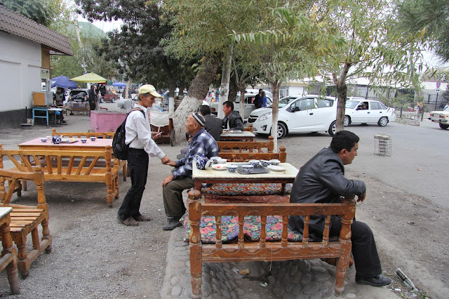 Ouzbékistan, Ferghana, Rue Bozorboshi, tapchane, tapshan, © L. Gigout, 2012