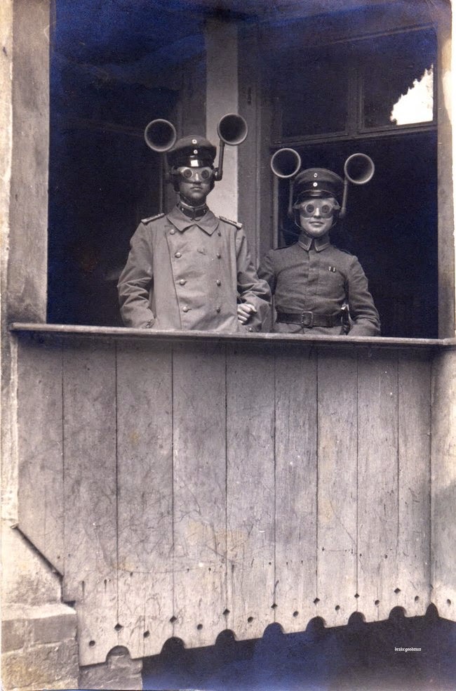 24 Rare Historical Photos That Will Leave You Speechless - Sound finders were used in World War I to figure out which way enemy planes were coming from.