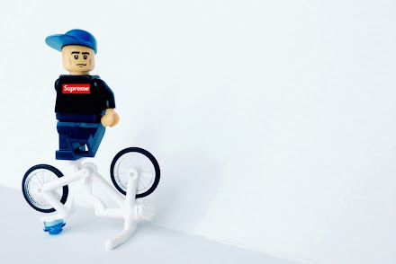 Wenn Streetwear von LEGO Männchen getragen wird | Iconic Streetwear Brands recreated in LEGO Art ( 12 Bilder )