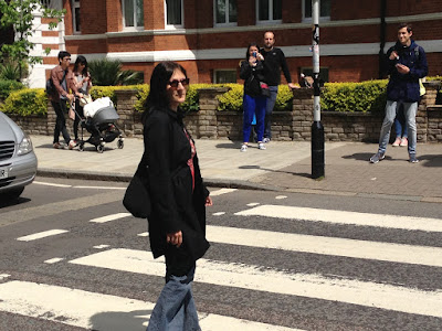 crossing Abbey Road, London, may 2016 journaljose.blogspot.com / petiteetgrandebretagnes.blogspot.com