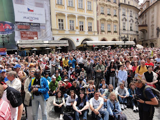 Crowd gathered to watch the Astronomical Clock (Photo courtesy of Alvin C.)