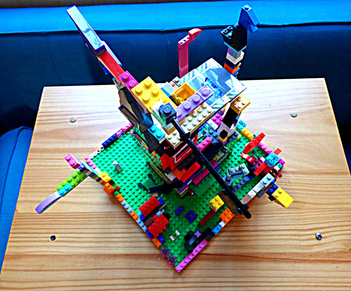 Chez Maximka: Eddie's Lego house for Spring Dream Homes project