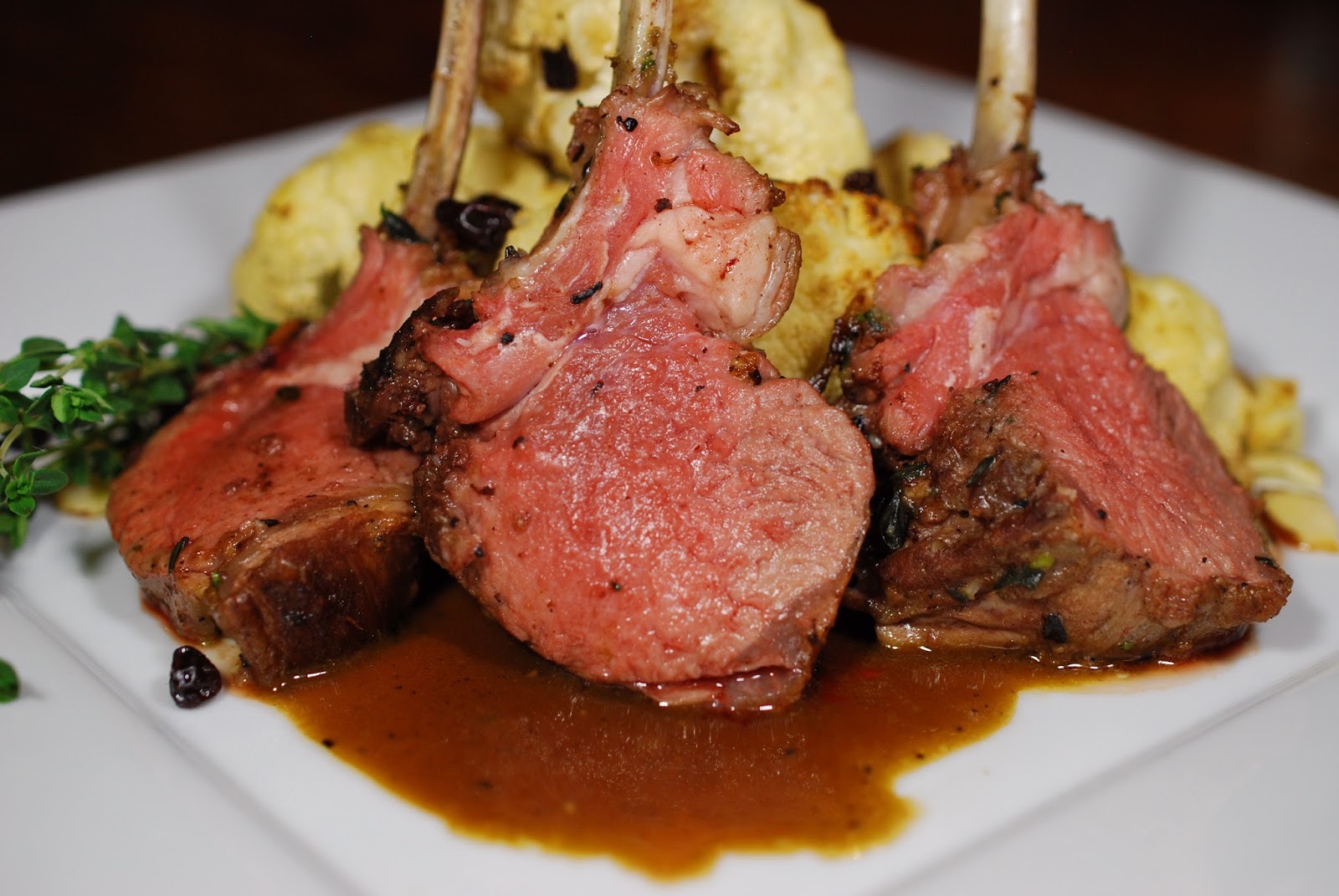 Nibbling Gypsy Roasted Lamb with Thyme Wine Sauce and Cauliflower
