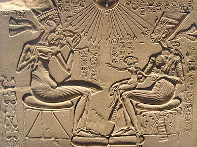 Akenatón y Nefertiti Comentario