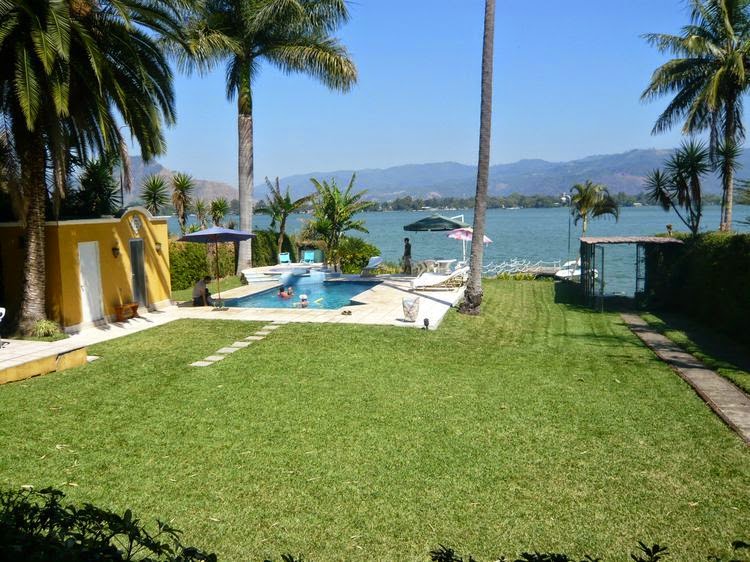 CITYMAX ANTIGUA CASA EN VENTA A ORILLAS DEL LAGO DE AMATITLAN