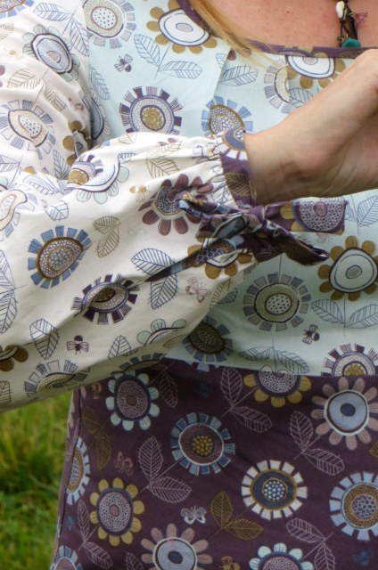 A hotch-potch blouse goes 'walkies' Burda 7798 pt. 2 ⋆ Lazy Daisy Jones