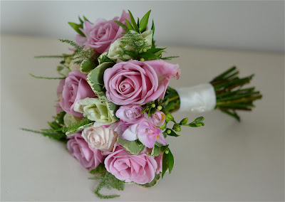 Wedding Flowers Blog: Amanda's Vintage/Shabby Chic Wedding Flowers ...