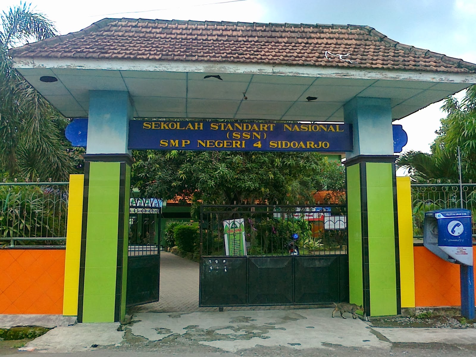 gapura sekolah sd