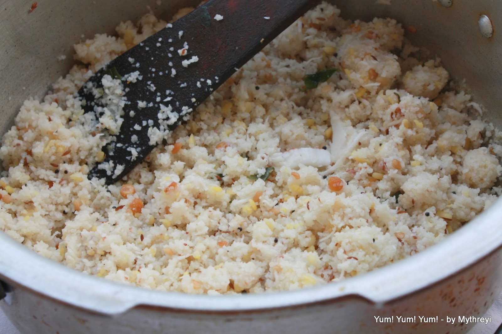 Yum! Yum! Yum!: Biyyapu Ravva Upma ~ Broken Rice Upma