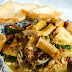 Bersabar Menunggu Rujak Soto Bu Sum