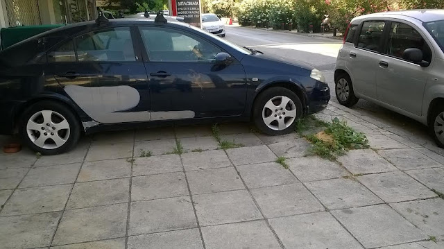 ΕΛΛΑΔΙΣΤΑΝ 2017....ΕΚΟΨΑΝ ΤΕΡΑΣΤΙΑ ΔΕΝΔΡΑ ΓΙΑ ΝΑ ΠΑΡΚΑΡΟΥΝ ΤΑ ΑΥΤΟΚΙΝΗΤΑ ΠΑΝΩ ΣΤΑ ΠΕΖΟΔΡΟΜΙΑ!!!