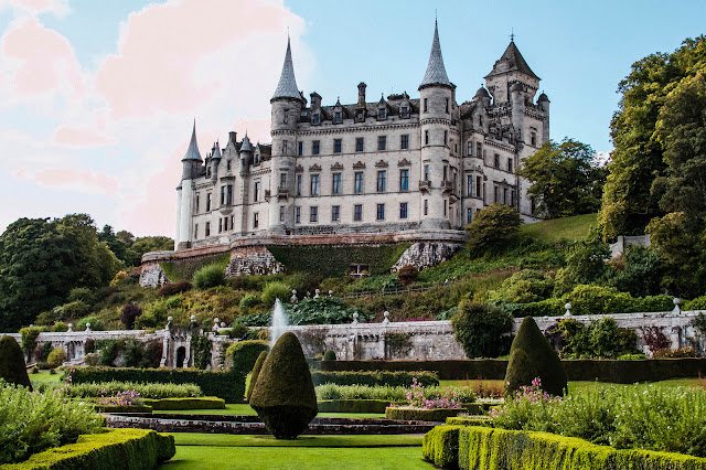 alt="fairytale castles,castles,travelling,palaces,palace,real castles,real palaces,dunrobin castle"