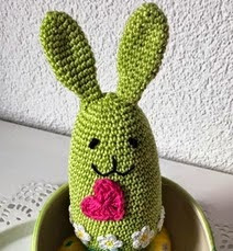 http://dghlamagiadelcrochet.blogspot.ch/2015/03/conejo-pascuero.html