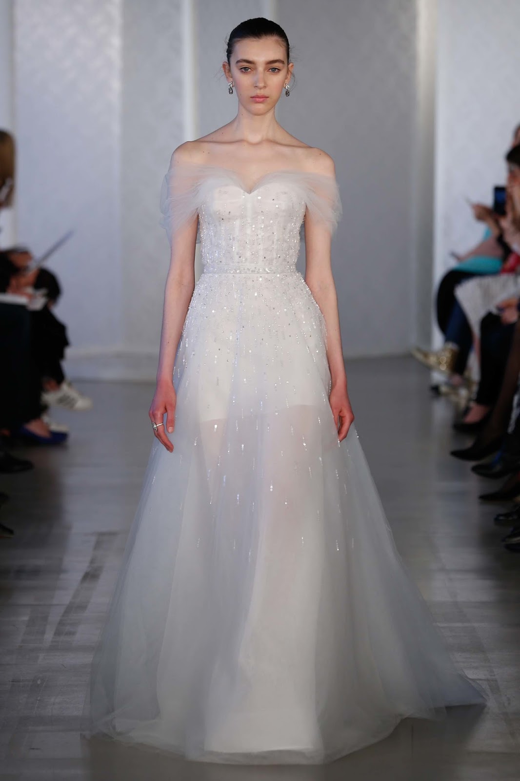 2019 year looks- Renta de la oscar fall runway review 2019 year for women- Renta de la oscar fall runway review