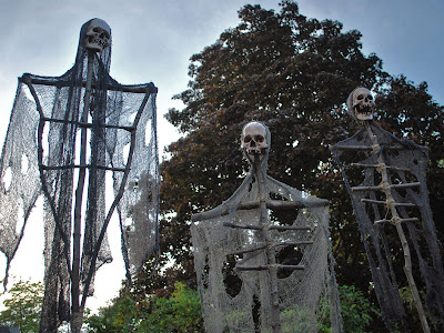 Props And Decorations Best Holiday Pictures You Can Even Make Some Creepy Skeleton In Your Front Yard With Wasted Cloth Sticks