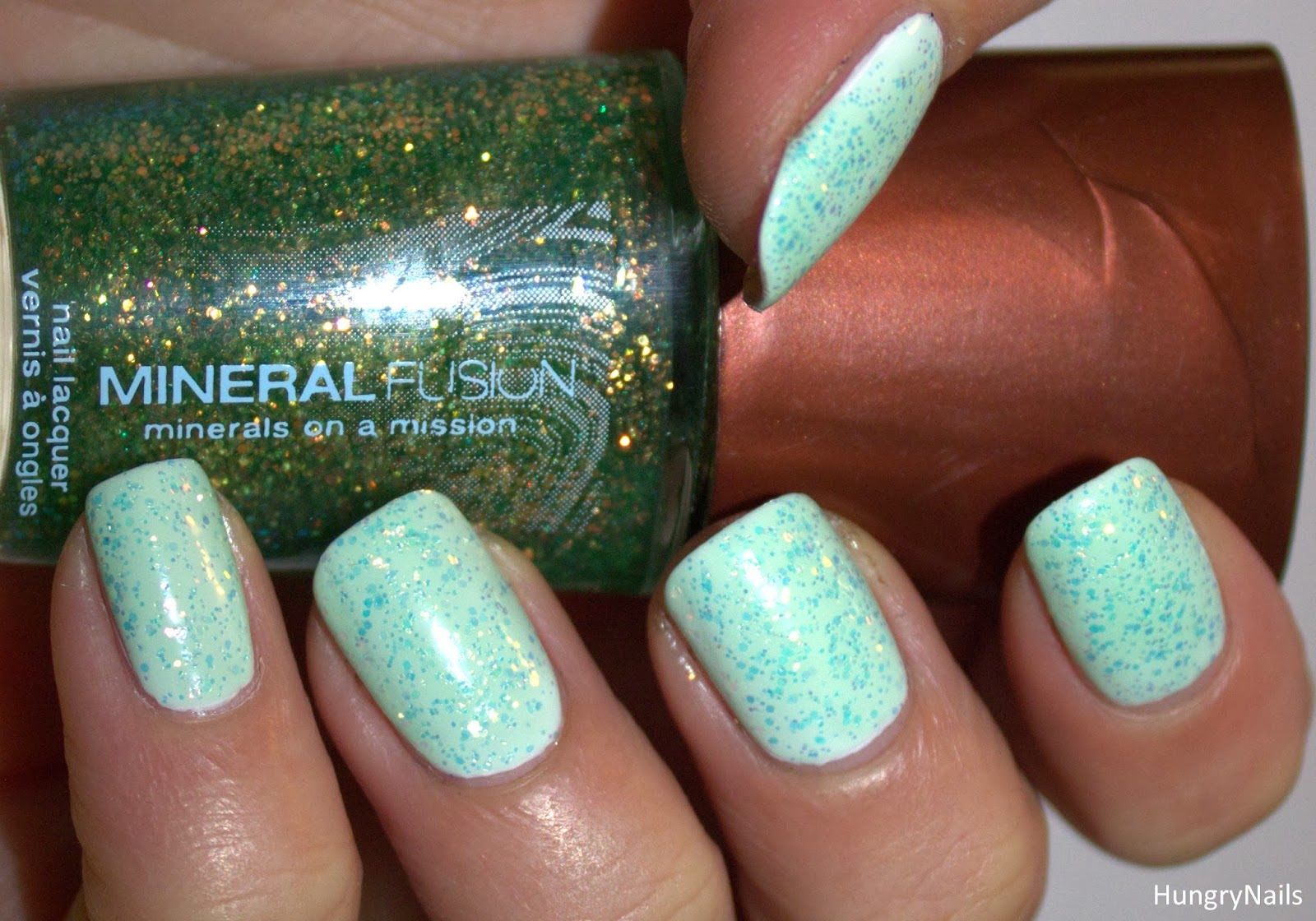 http://hungrynails.blogspot.de/2014/01/topper-time-mit-mineral-fusion.html