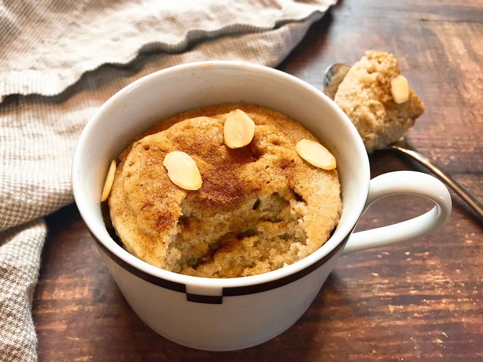 AppleCinnamon Mug Cakes with Toasted Almonds