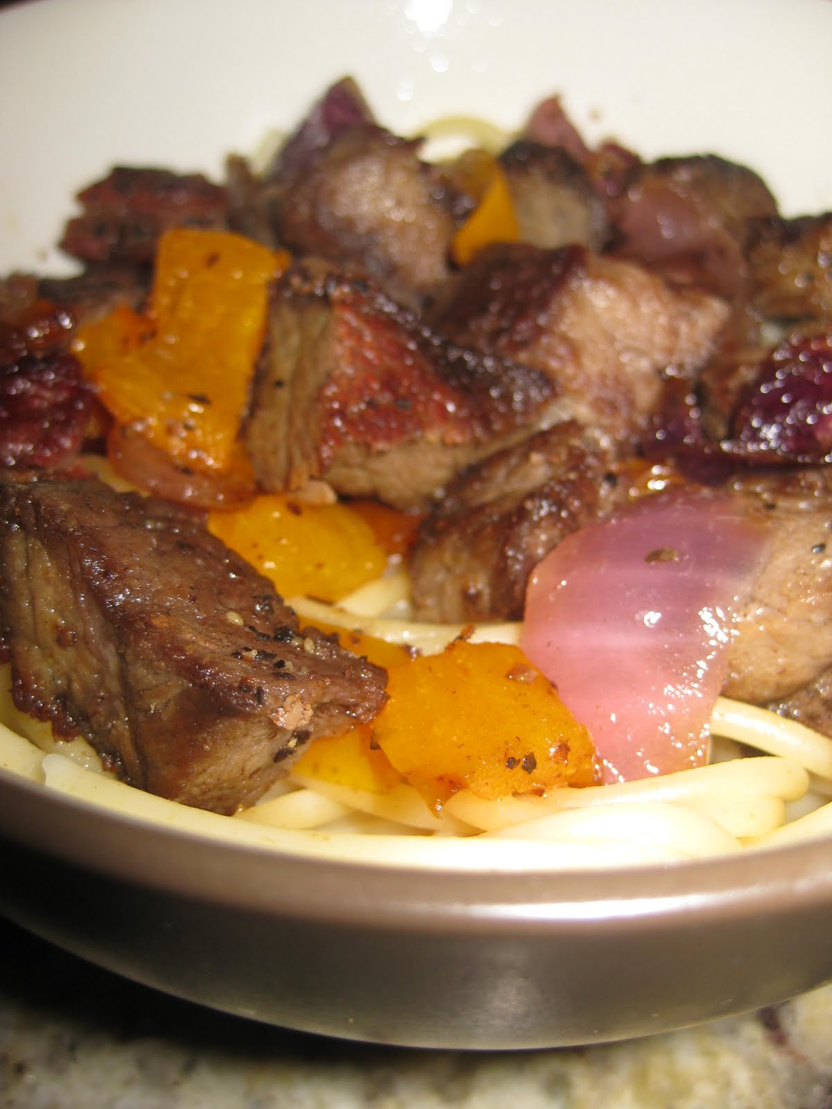 Erin's Eats Garlic Steak Pasta Bowl