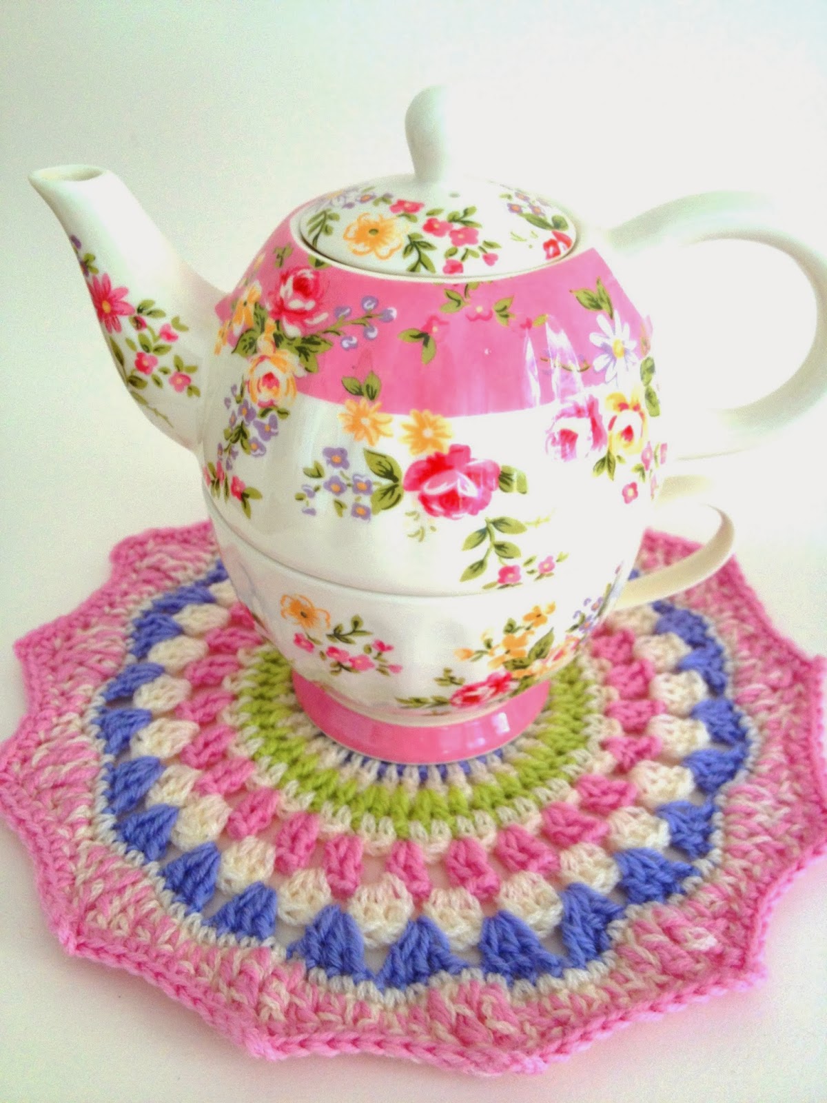 wildaboutyarn: Motif Monday 2 - Tea Time Doilies