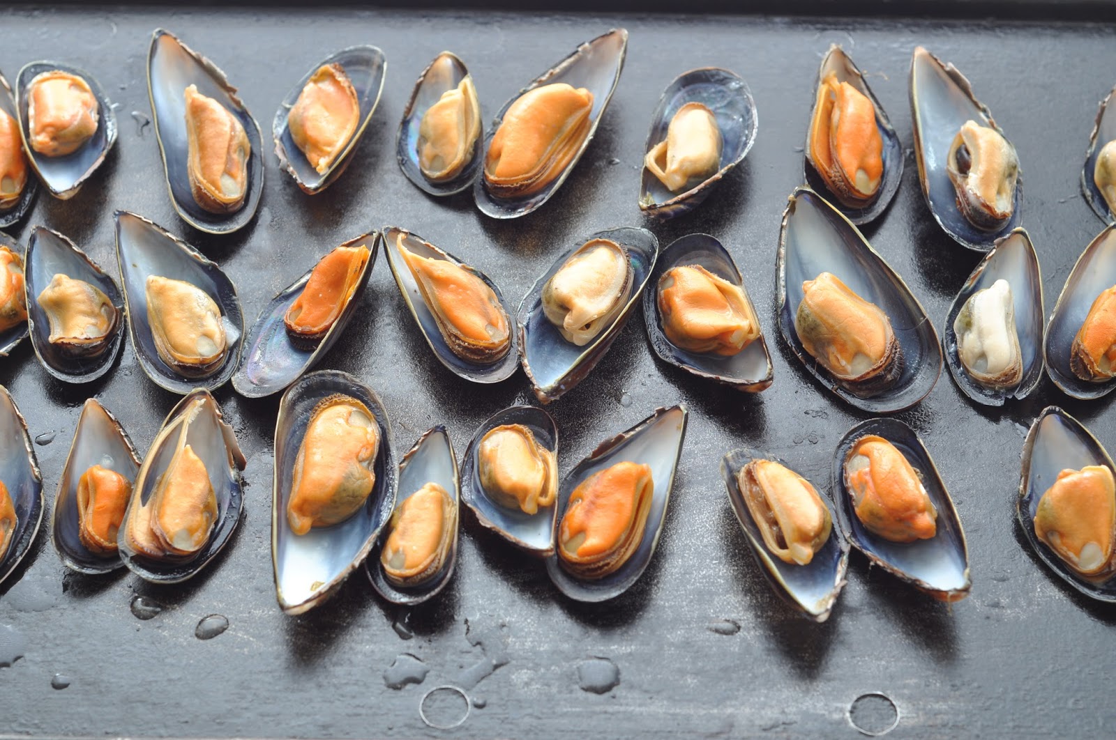 Simple Food Garlic and Oregano Stuffed Mussels