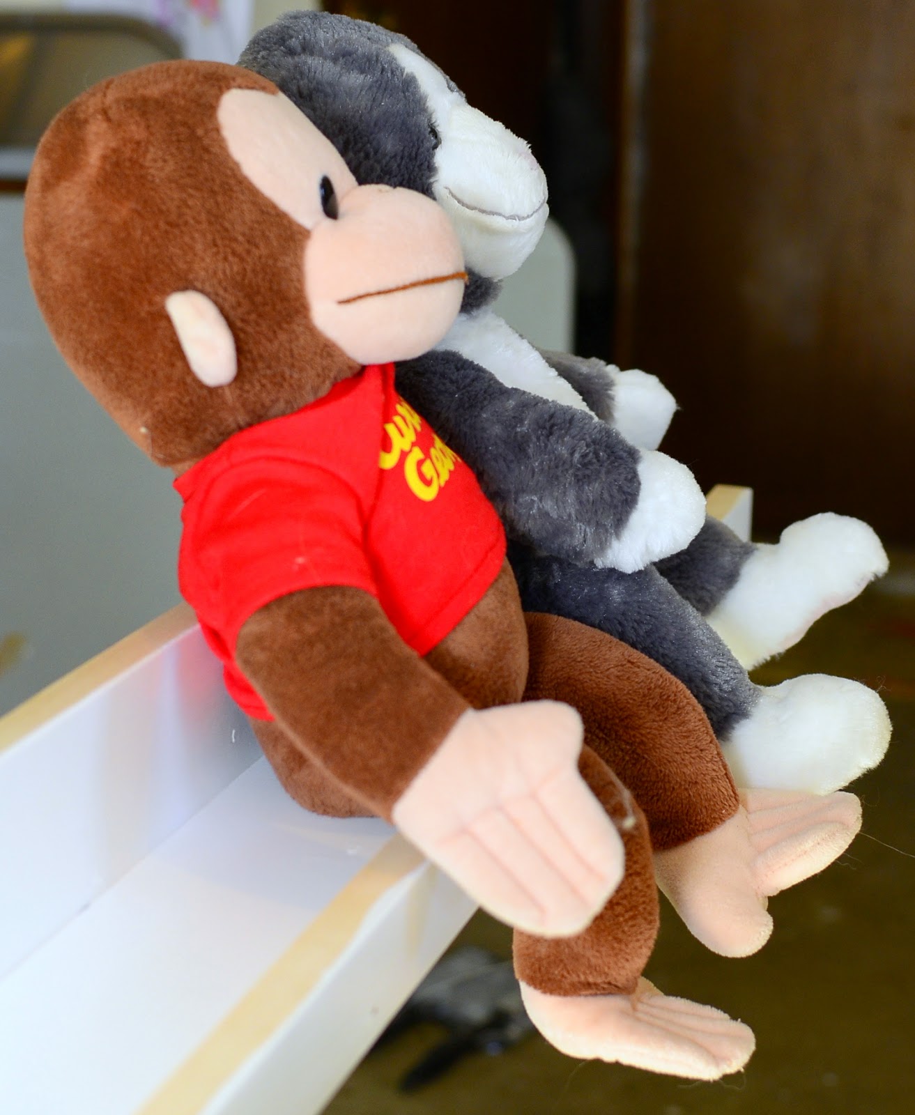 Jane of all Trades: DIY Stuffed Animal Shelf