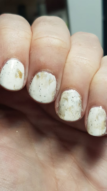 smooshy mani smooshy nails, marble look, nails, nail art, gold and cream