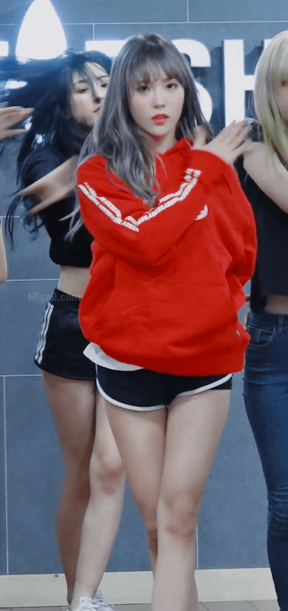 우주소녀 루다 사복 돌핀팬츠