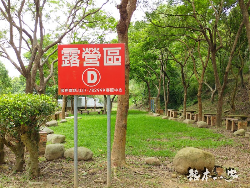 苗栗婚紗IG打卡景點|教堂廣場-飛牛牧場|寬敞露營營地設有盥洗區烤肉區好便利